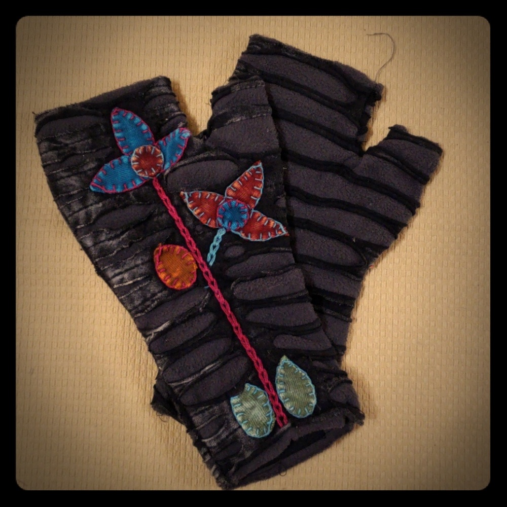 Fingerless gloves